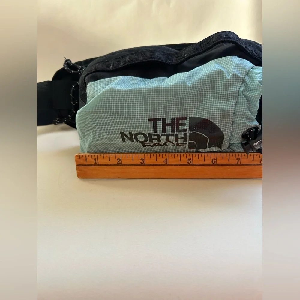 The North Face Men's Black & green  Belt Bag with Front Logo unisex